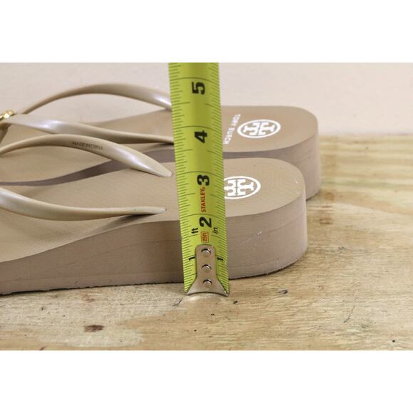 Tory Burch Flip Flops 8M Tan Khaki Wedge Platform Logo Thong Sandals - Picture 8 of 12